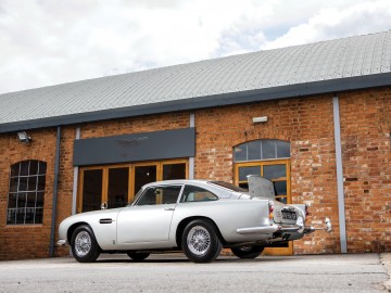 Aston Martin DB5 Jamesa Bonda do kupienia